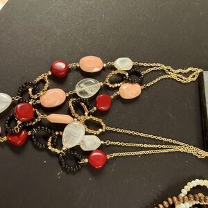 GO MAMA!! Lovely 3. Strand necklace.